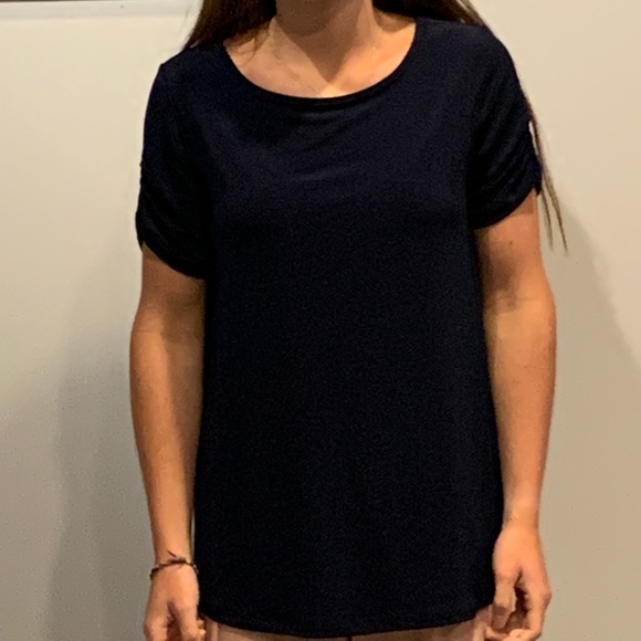 NWT- Kim & Co, Knit ruched, Short Sleeve, Top. - Picture 3 of 5